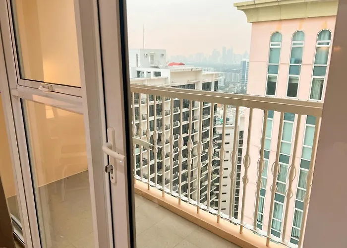 Holiday home Stylish Condo, Venice Bgc, Pool, Wifi #vlrtc29e