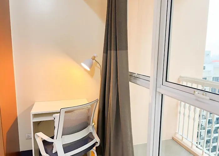 Stylish Condo, Venice Bgc, Pool, Wifi #vlrtc29e Holiday home Manila