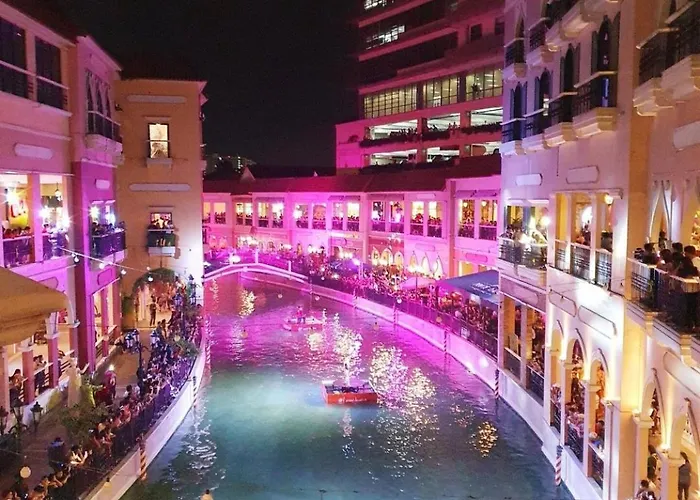 Holiday home Stylish Condo, Venice Bgc, Pool, Wifi #vlrtc29e Manila